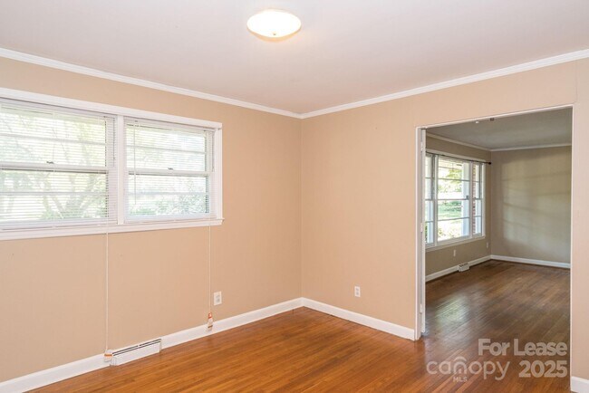 Foto del edificio - 427 Scaleybark Rd