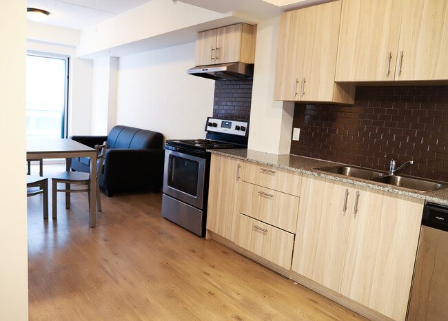 Photo du bâtiment - Furnished Condo For Rent, Steps to Laurier!