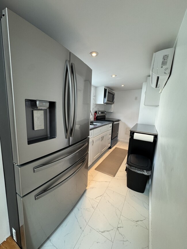 Building Photo - 16 Homestead Ave