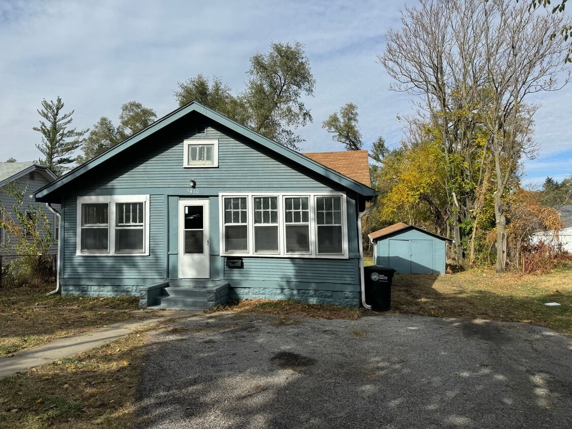 Primary Photo - 3 BR, 1 BA off Fontenelle Blvd