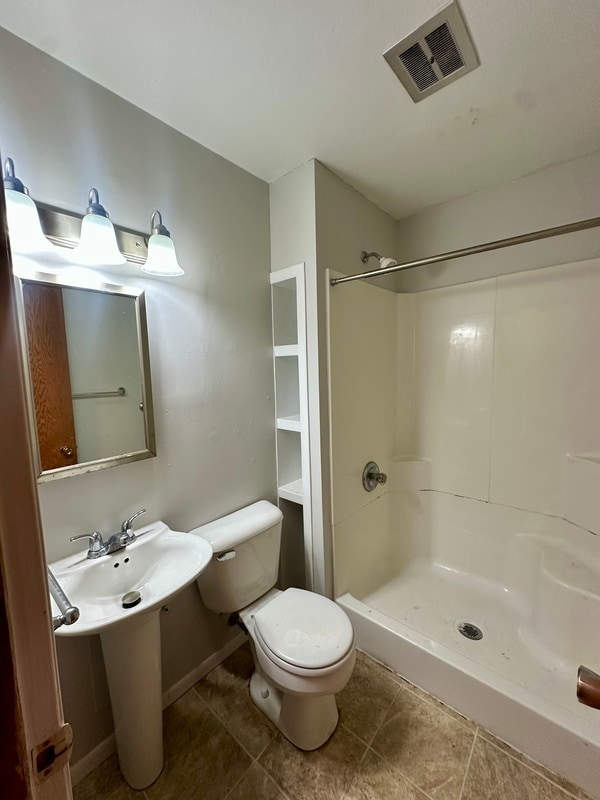 Building Photo - 4442 Rushmore Dr NE