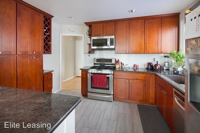 Building Photo - 360 Cresta Vista Dr