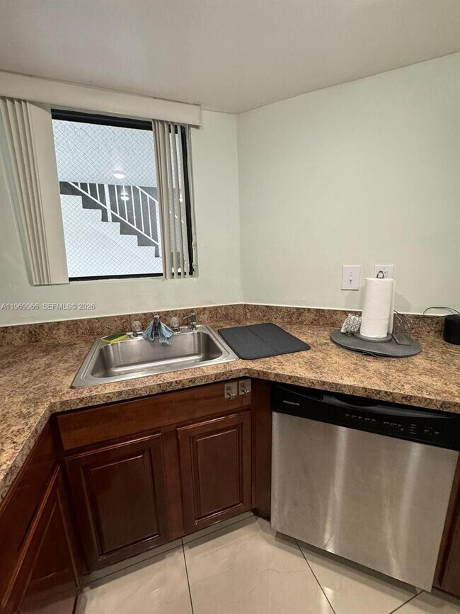 Foto del edificio - 8365 SW 152nd Ave