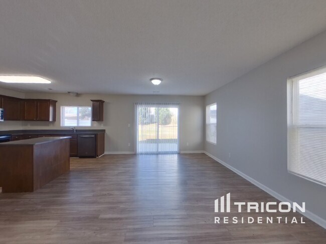 Foto del edificio - 4421 Stone Mountain Dr