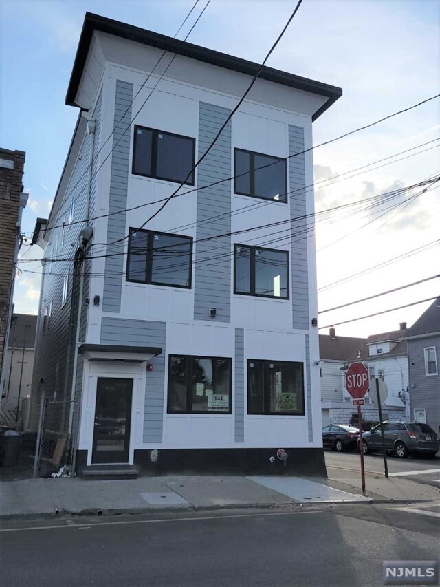 Building Photo - 91 Jewell St
