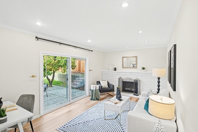 Foto del edificio - Modern 3BD Home with Eco Water Systems, EV Charging & Designer Finishes – Prime San Jose Locale