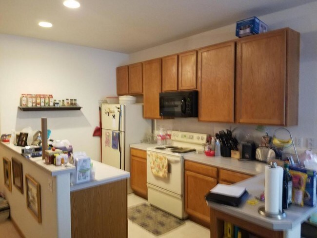 Building Photo - 2566 Begonia Ct