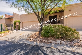 Building Photo - 9876 N Ridge Shadow Pl