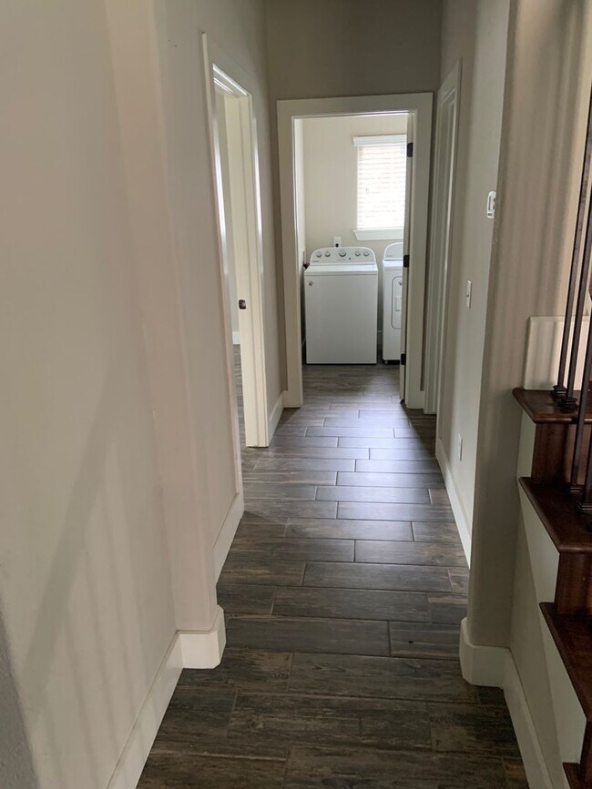Building Photo - BEAUTIFUL HOME IN GREAT LOCATION!