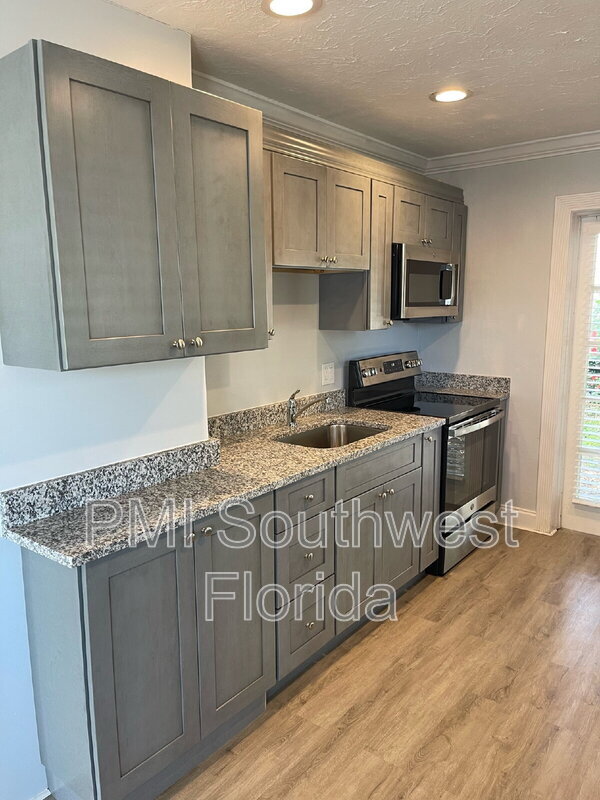 Foto principal - 6369 Gateway Ave