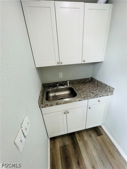 Foto del edificio - 2117 Mitchell Ct