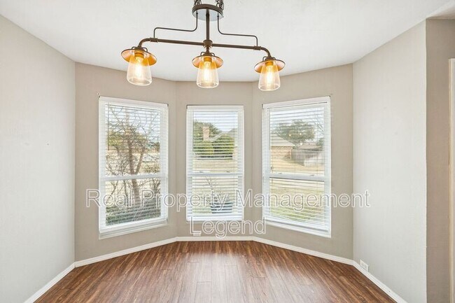 Foto del edificio - 3740 Racquet Ct