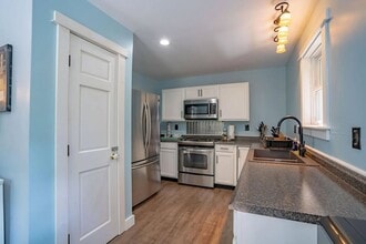 Building Photo - 14 Gifford Ln