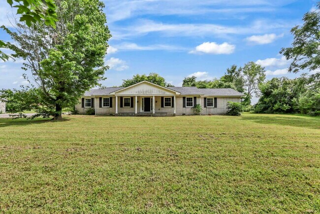 Building Photo - spacious 4-bedroom, 2.5-bath home featuring a 2-car garage and fresh updates throughout.
