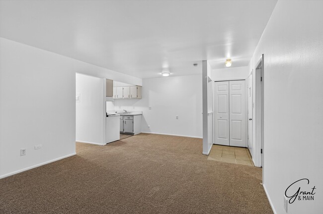 Building Photo - Redford Square Apartments