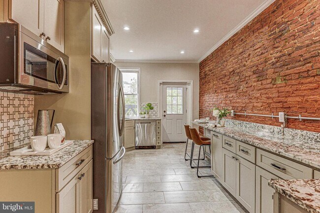 Foto del edificio - 2217 Brookfield Ave