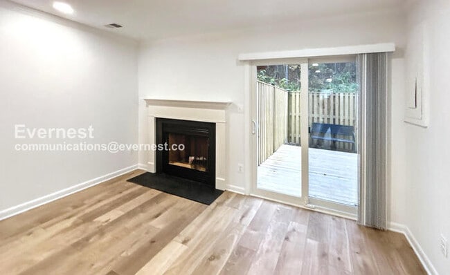 Building Photo - 16318 Taconic Cir