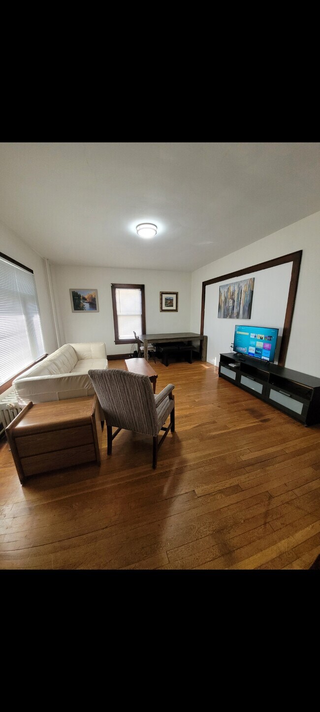 Large Living Room/dining area - 164 Helen St