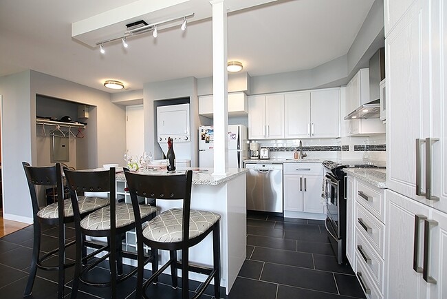 Building Photo - 1025 Grenon Ave