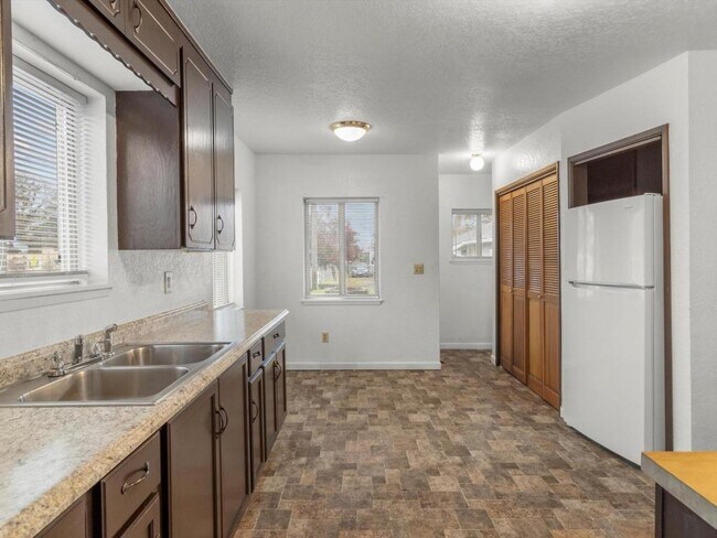 Foto del edificio - 5428 S Cedar St