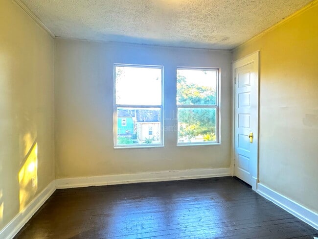 Foto del edificio - 2723 Elliott Ave