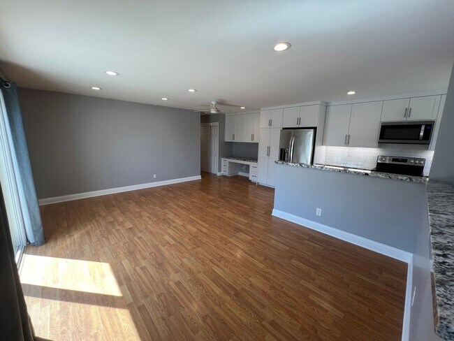 Building Photo - Lovely 2 bedroom Condo