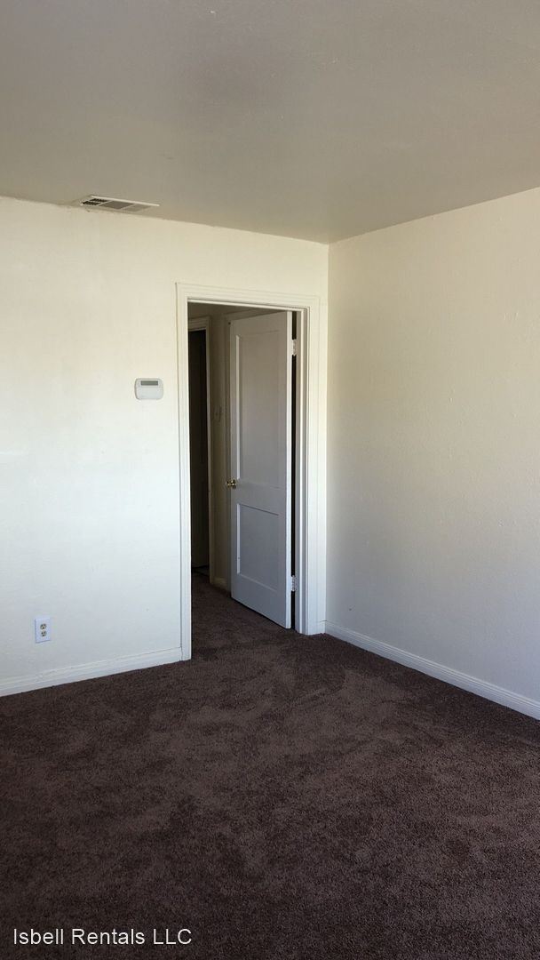 Foto del edificio - 3 br, 1 bath House - 704 W Dean Avenue