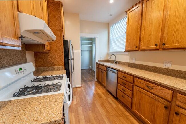 Building Photo - 2 bedroom in San Francisco CA 94123