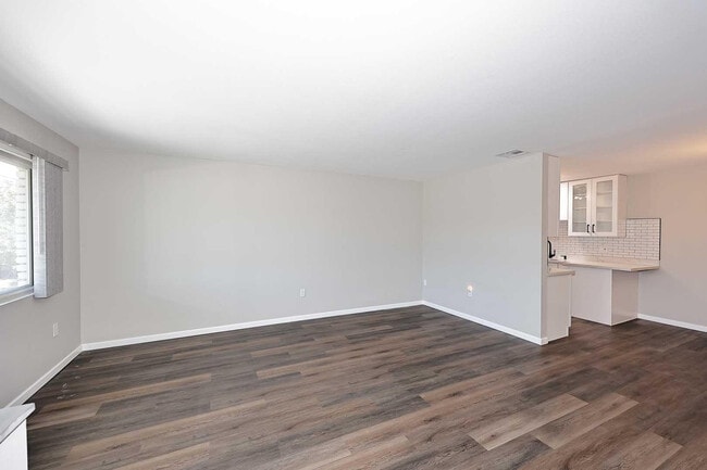 Building Photo - 10002 W Tarrytown Ave