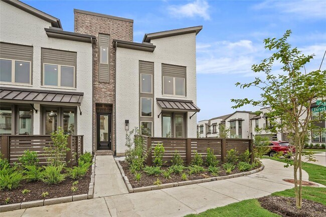 Building Photo - 16510 Lake Austin St