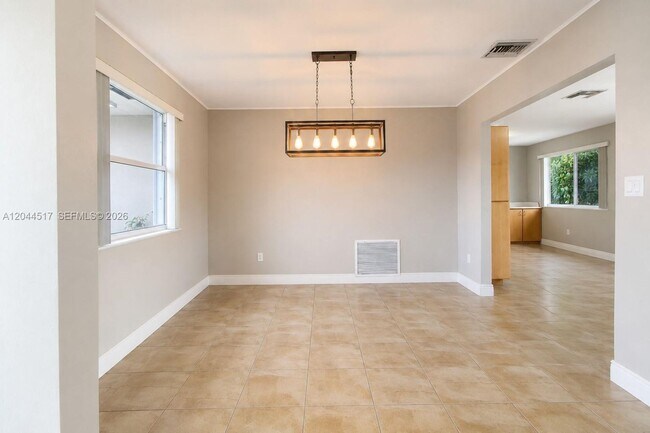 Building Photo - 15445 SW 99th Ave