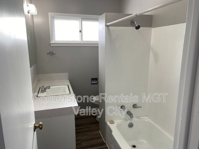 Building Photo - 815 4th St SW