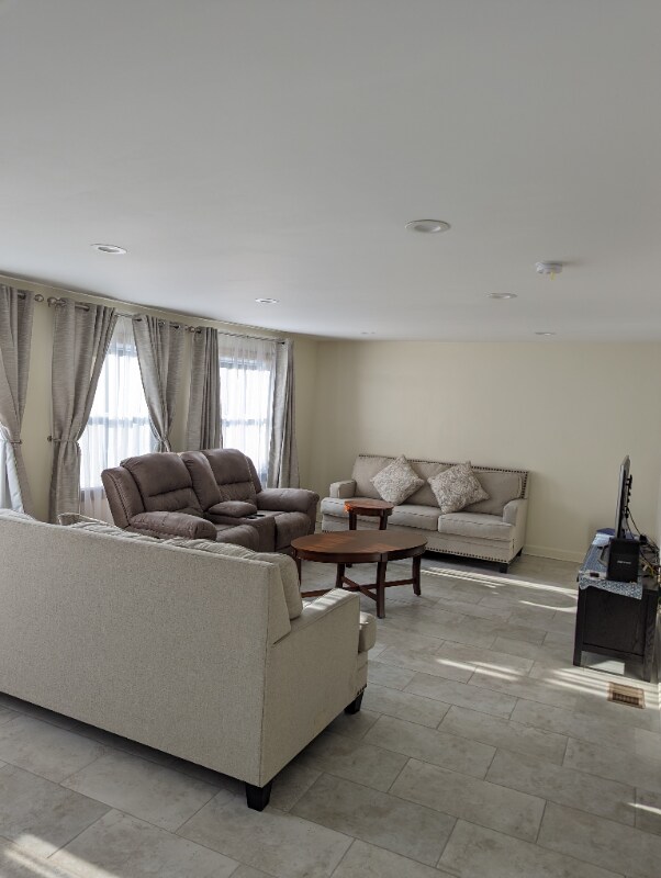 Foto del edificio - 3322 W Catalpa Ave