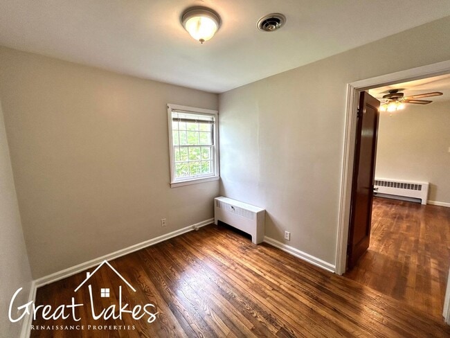 Building Photo - Stunning 3 Bedroom 1 Bathroom now availabl...