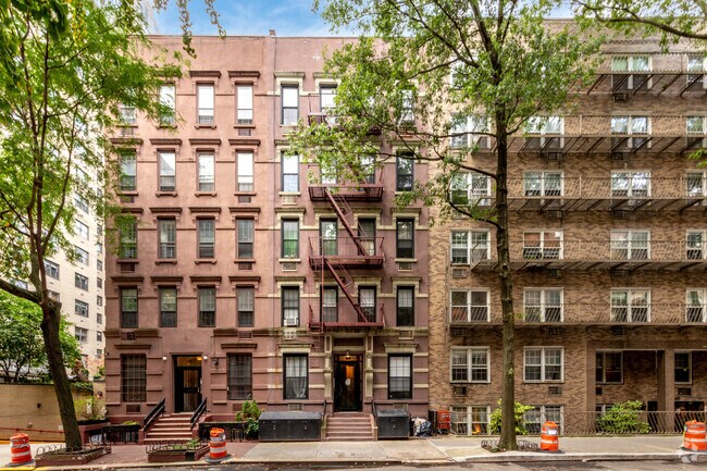 Building Photo - 536 E 89th St