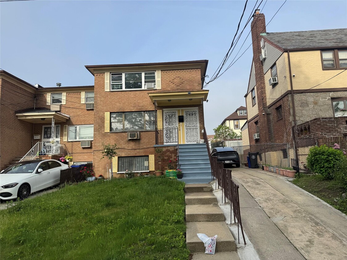 Foto principal - 84-38-84170 170th St