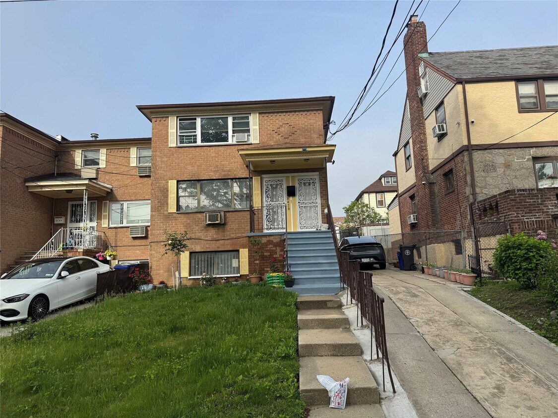 Primary Photo - 84-38-84170 170th St