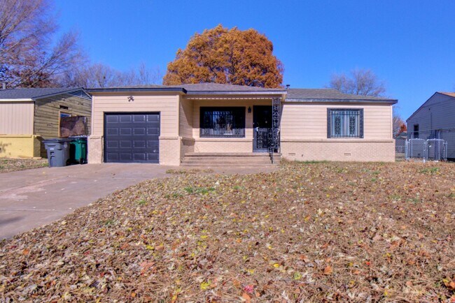 Building Photo - Gorgeous 3 Bedroom Remodel! Available Imme...