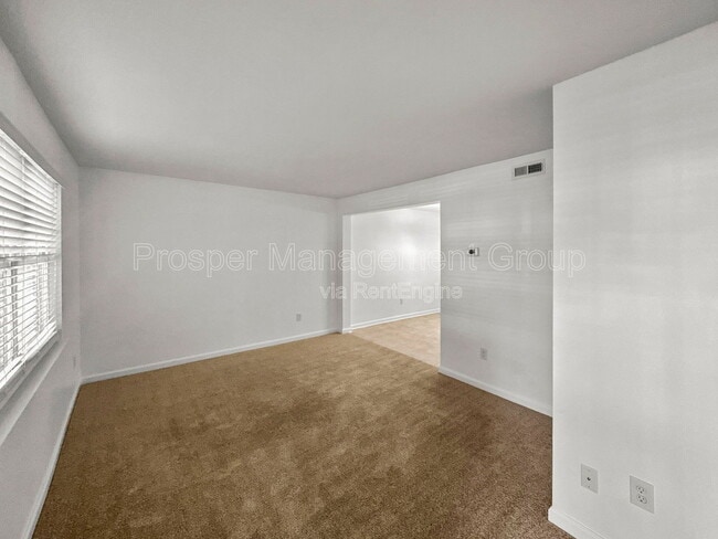 Photo - 415 Parkdale Dr Townhome