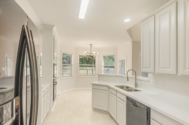Building Photo - 71 N Queenscliff Cir