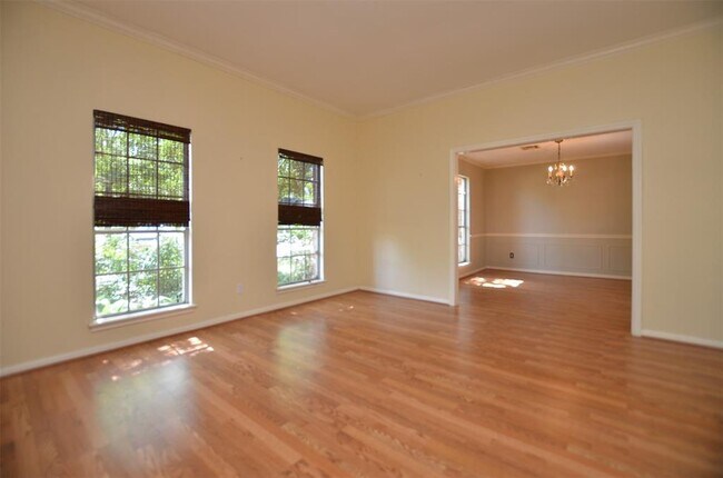 Building Photo - 1707 Springwell Dr