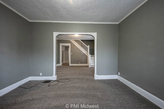Building Photo - 3247 N Kenwood Ave