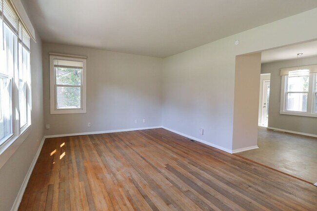 Foto del edificio - 957 E 36th St