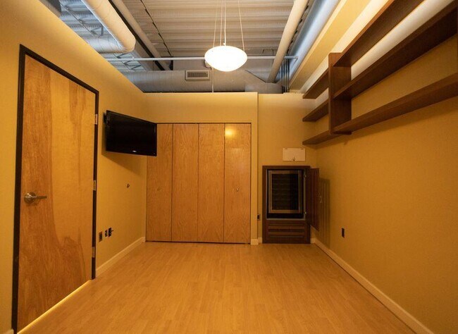 Building Photo - 100 Gold Ave SW