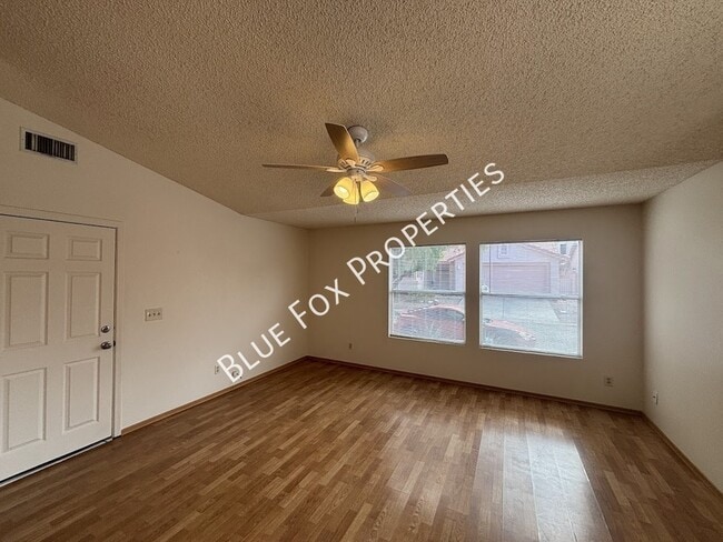 Foto del edificio - 9913 N Woodstone Trail