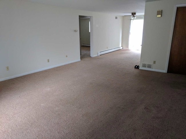 Building Photo - Chestnut Ridge Court