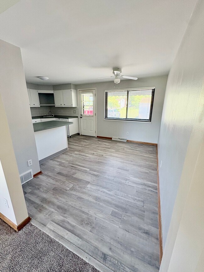 Foto del edificio - 231 Greenmeadow Dr