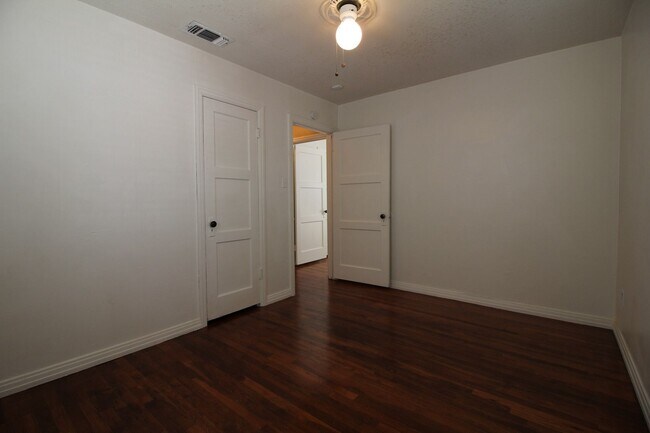 Foto del edificio - 2317 32nd St