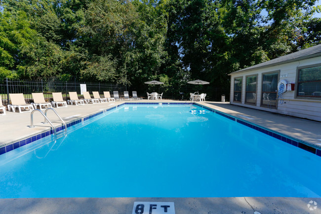 Pool - Sharonridge Apartments