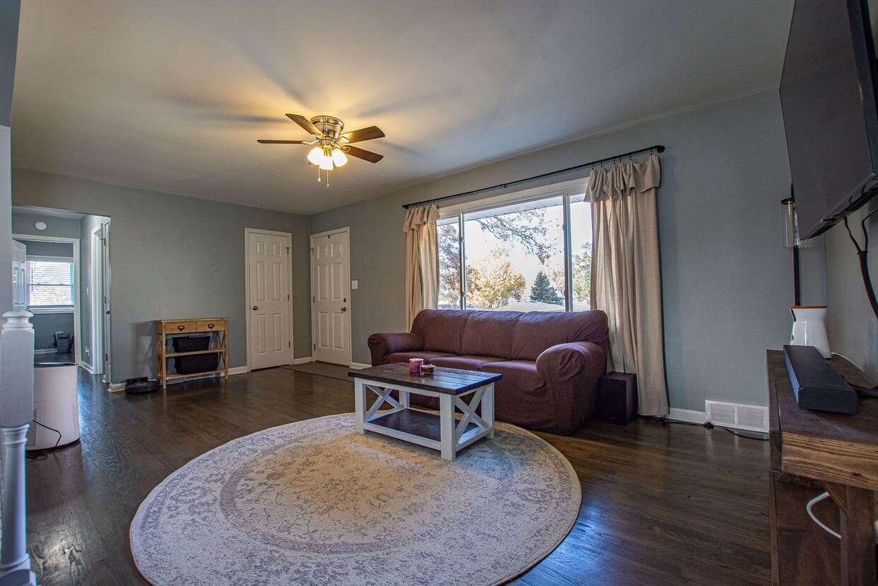 Beautiful 3 Bedroom / 1 Bath Home in Distr... - Beautiful 3 Bedroom / 1 Bath Home in Distr...